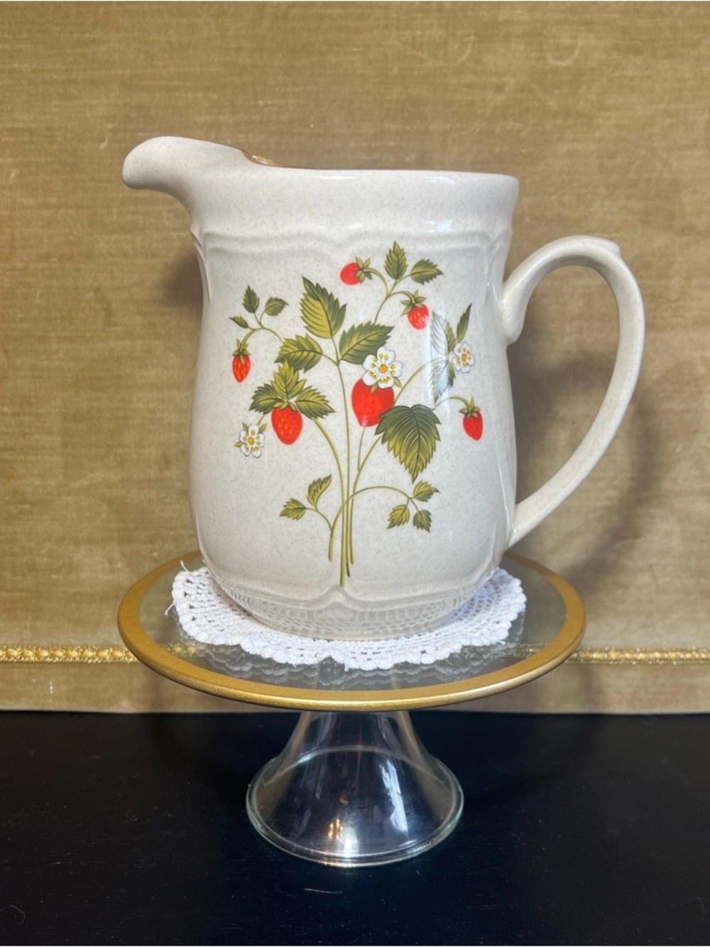 International Stoneware Sunmarc Endura Strawberry Flower Jug Pitcher Japan 48 Oz